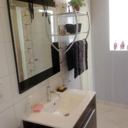 Holiday home Petit Coin De Paradis Avec Jardin Cloture A *